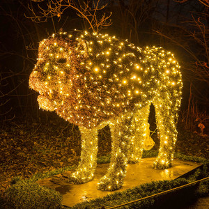 Löwe mit Kunsttanne gold